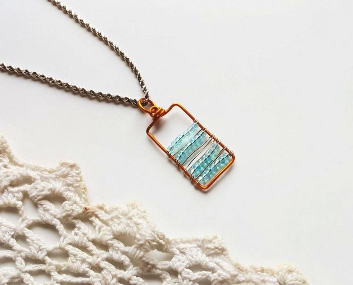 DIY Beautiful Beaded Pendant Necklace