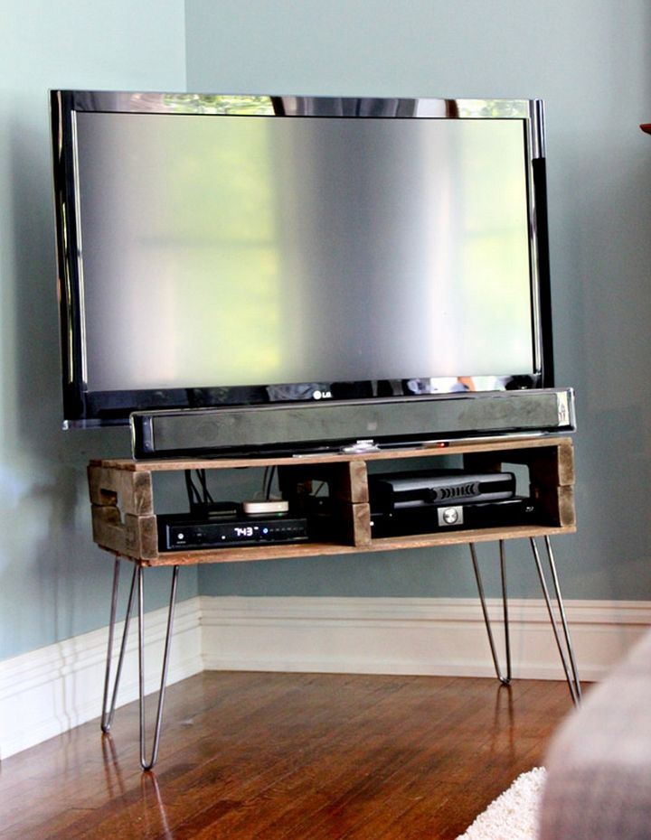 DIY Pallet TV Stand