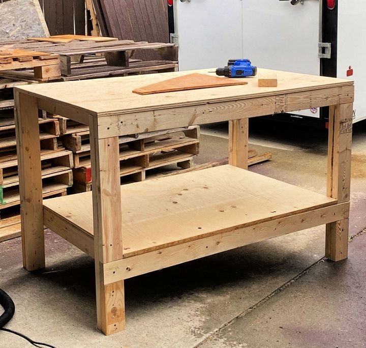 Easy DIY Garage Workshop Workbench