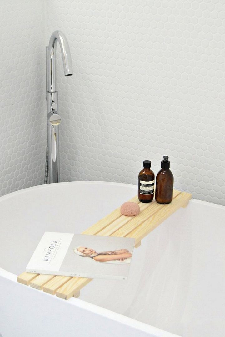 Make Bathtimes Better With This DIY Wood Bathtub Tray