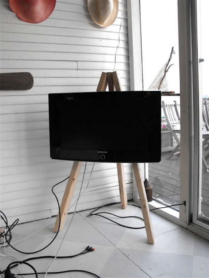 TV Display Easel on Wheels