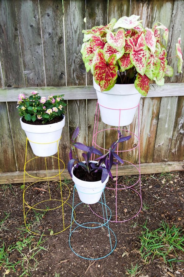 DIY Tomato Cage Plant Stands