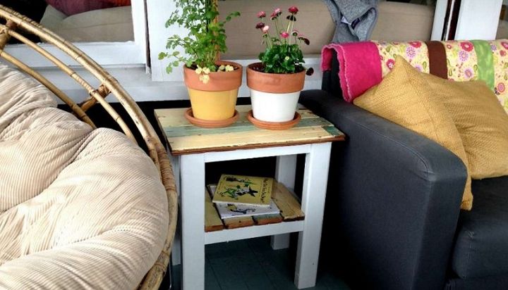 How To Build A Rustic DIY End Table From Reclaimed Wood
