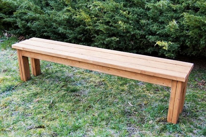 An Easy to Make DIY Garden Bench