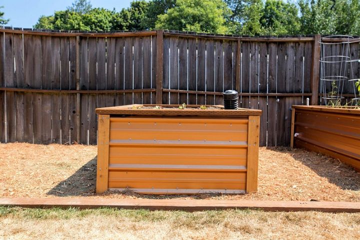 How to Build a Self Watering Raised Bed 1