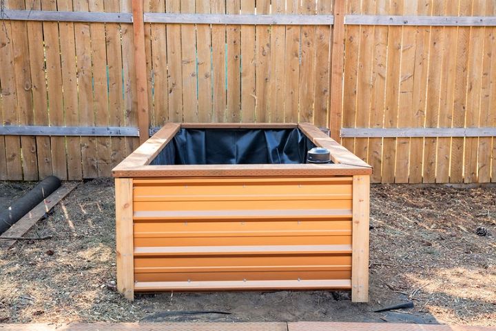 How to Build a Self Watering Raised Bed