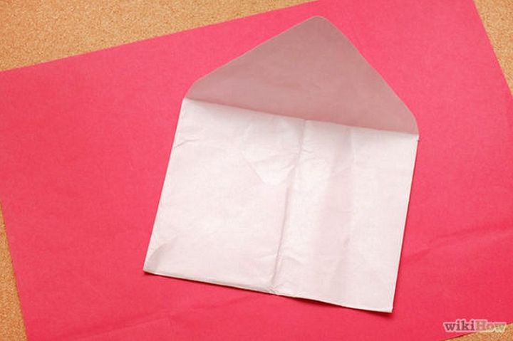 How to Make Handmade Envelopes From Cardstock