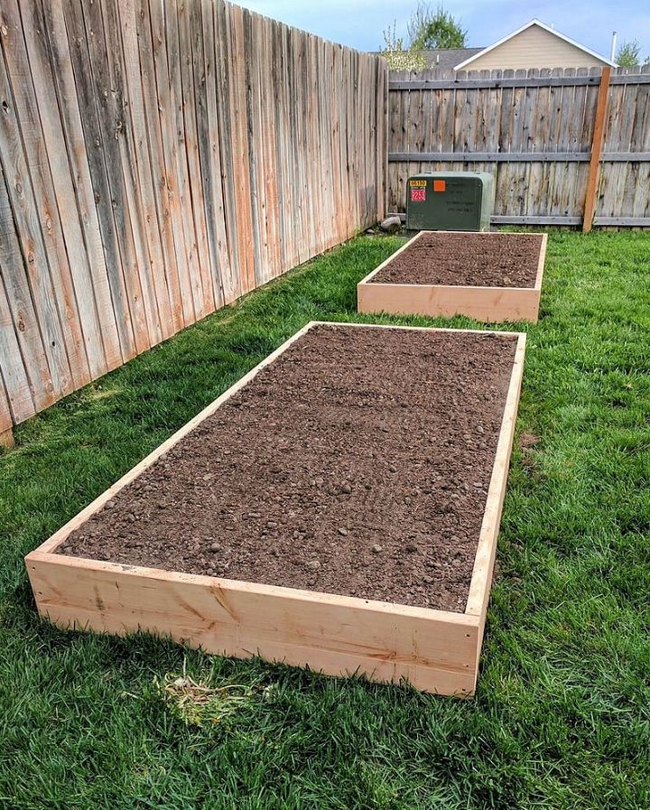 Inexpensive DIY Raised Garden Bed Design