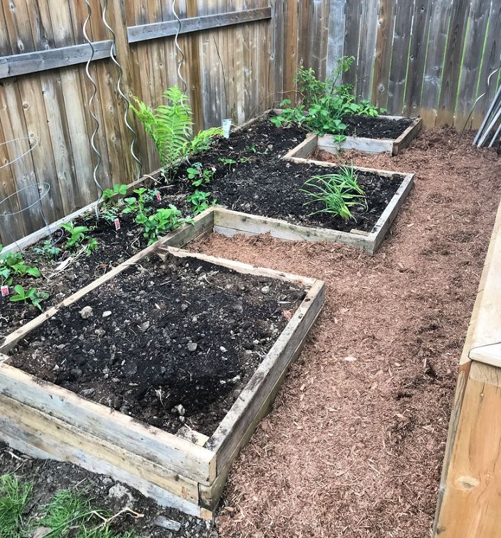 Make It Pretty Outdoors – DIY Raised Garden Bed