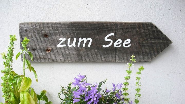 Schild in Pfeilform