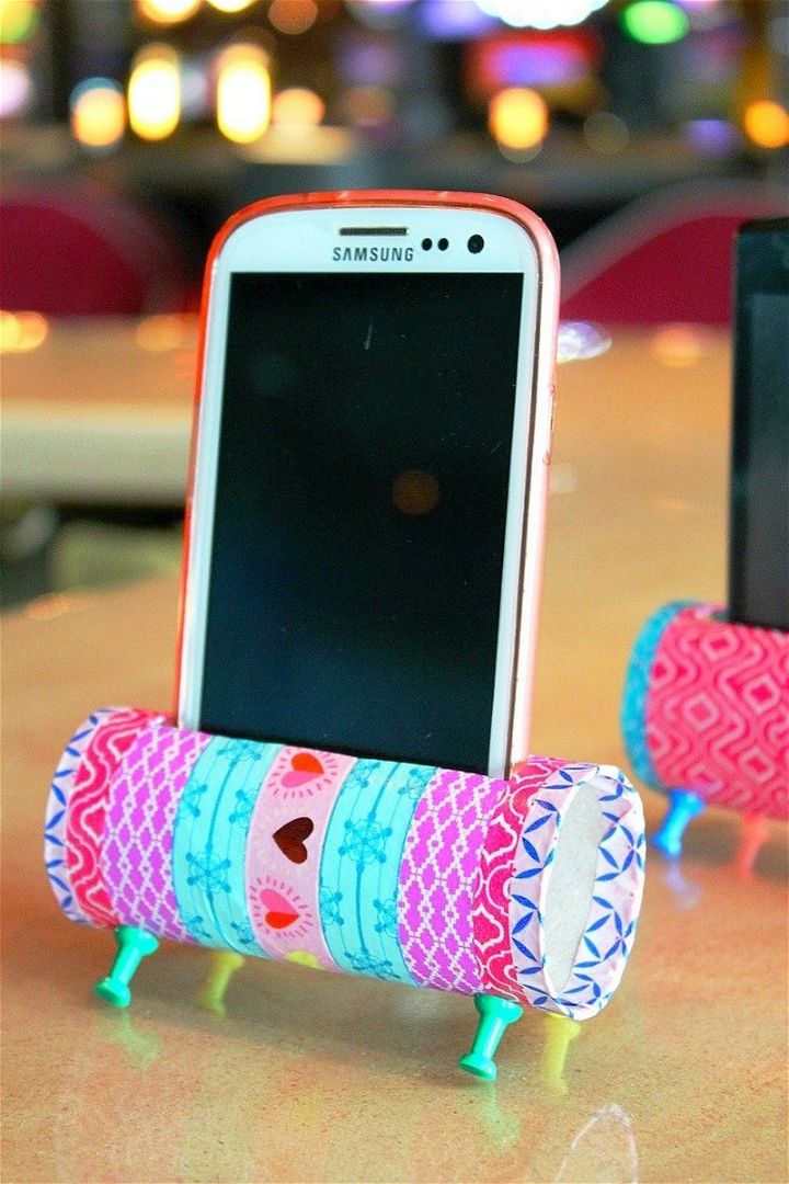 DIY Phone Stand From Recycled Toilet Paper Rolls
