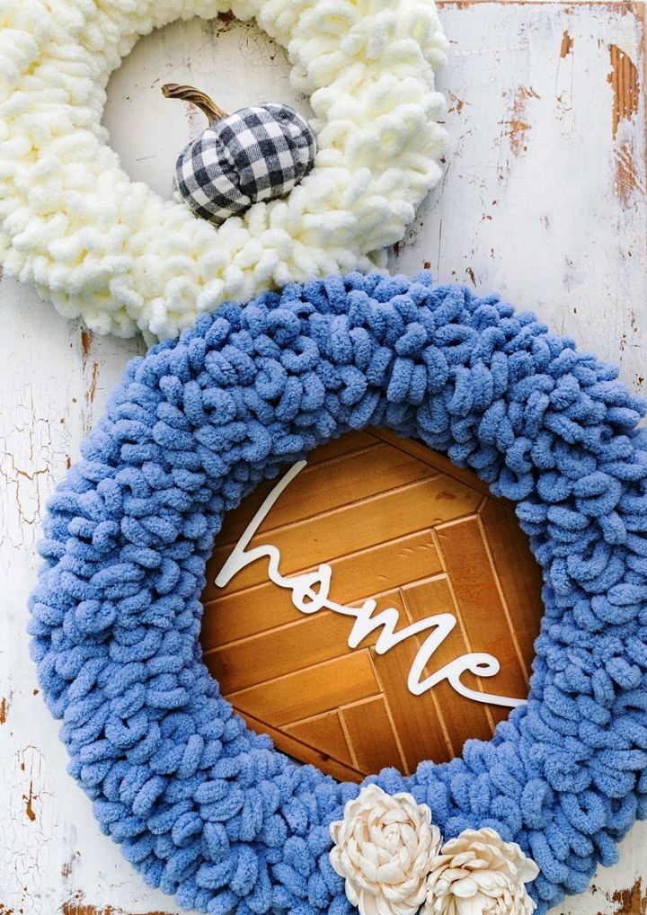 DIY Yarn Loop Wreath with Bernat Blanket EZ