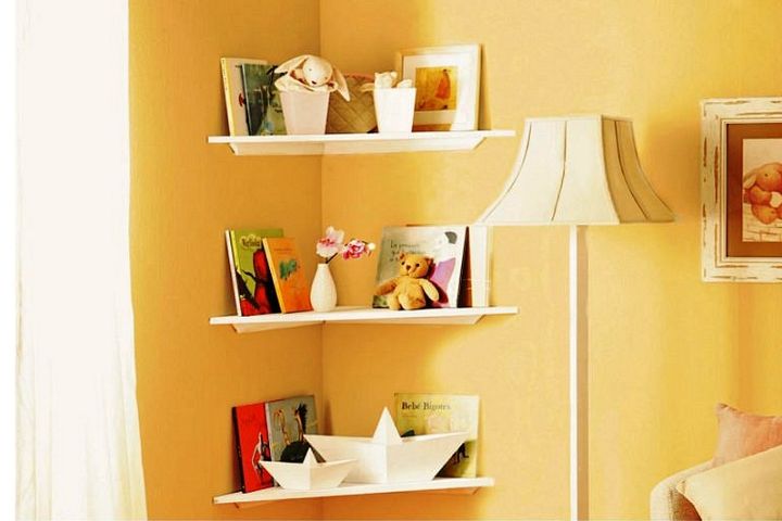 Easy Floating Corner Shelves