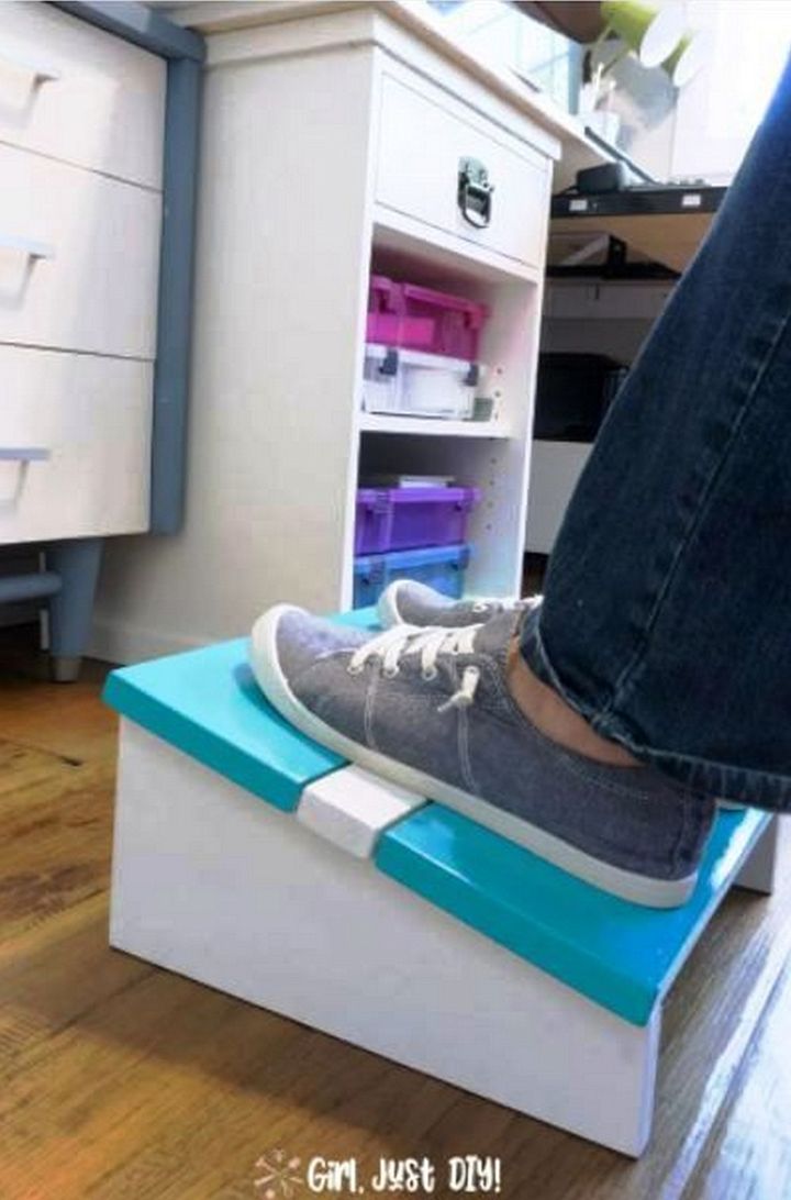Easy Wooden DIY Footrest for Home or Office