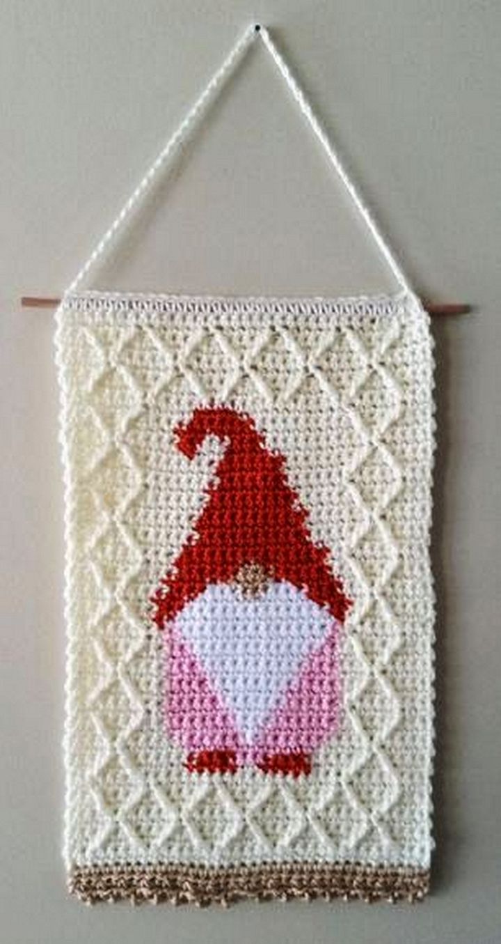 Gnome Wall Hanging – Free Crochet Pattern