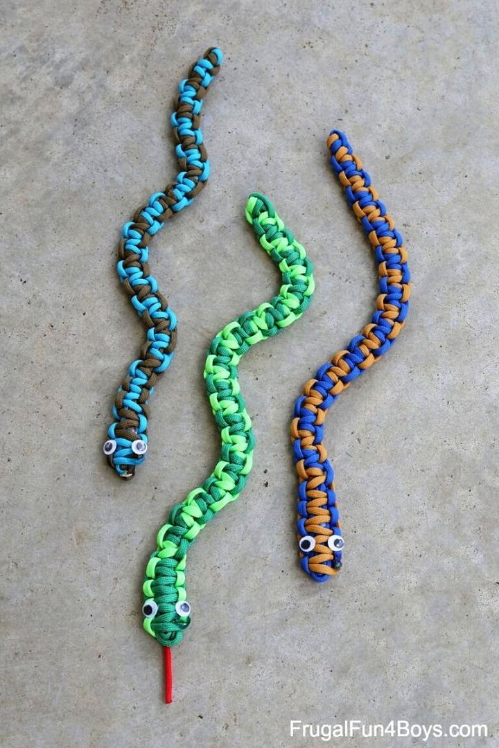 How to Make Easy Paracord Snakes