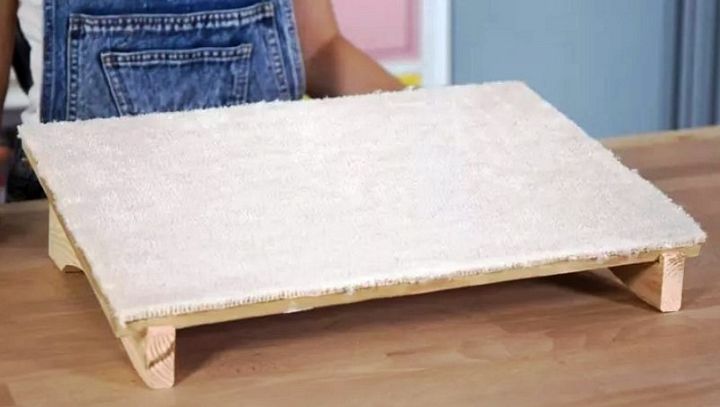 How to Make a Wooden Footrest