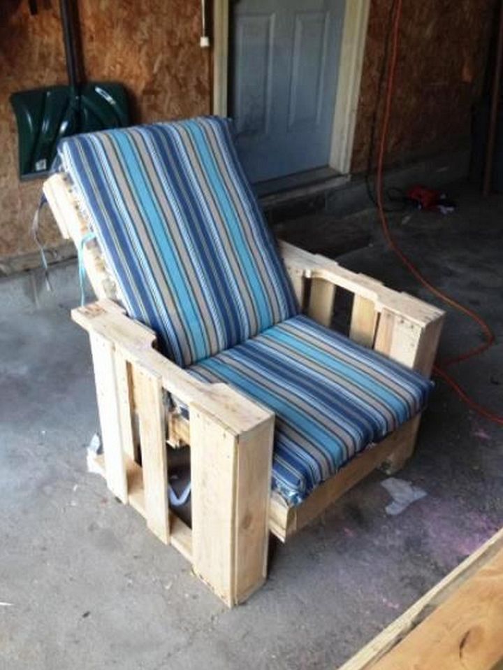 DIY Back Deck Pallet Chair