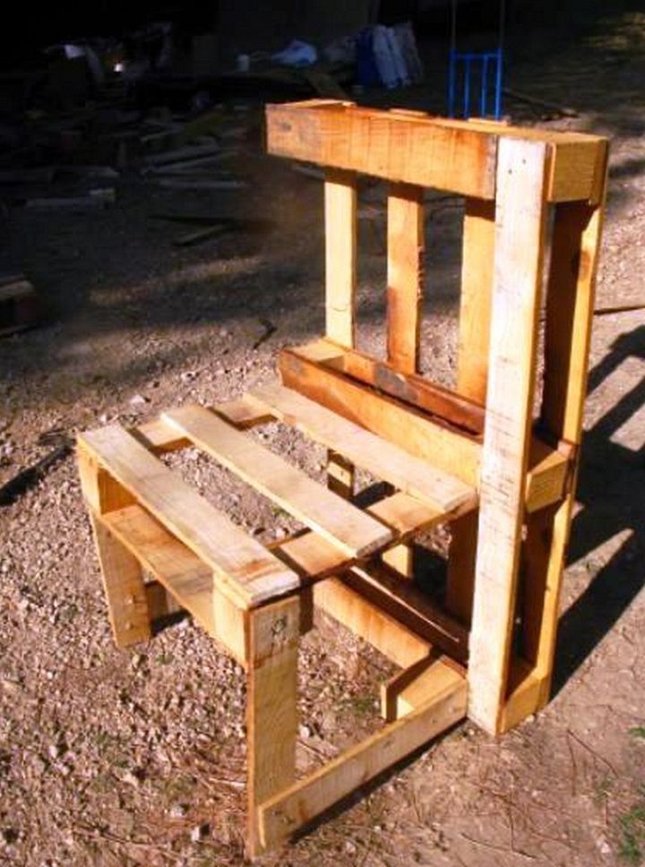 DIY Easy Building Single Pallet Chair