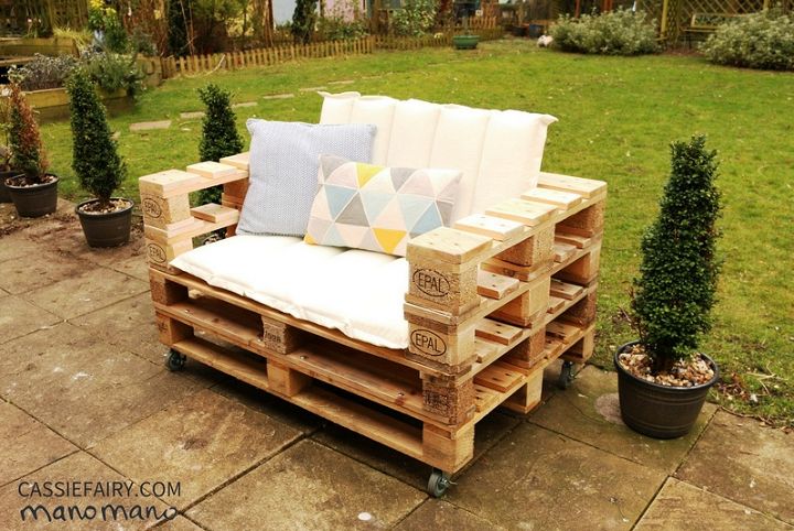 DIY Easy Pallet Chair