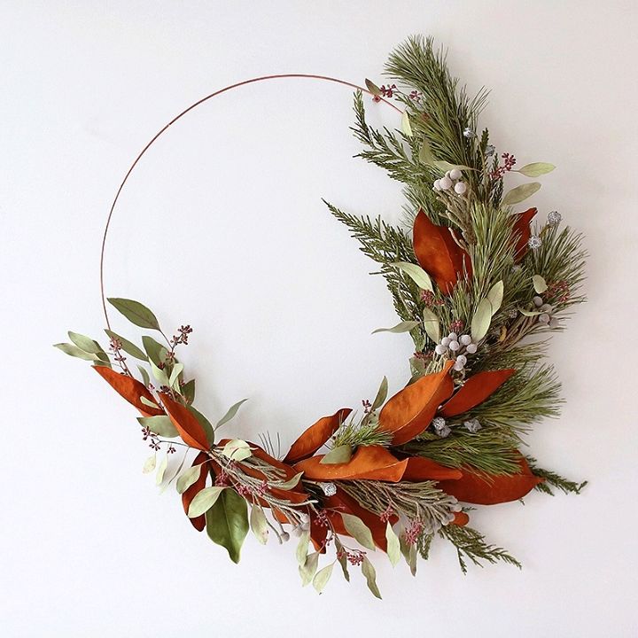 DIY How To Make An Asymmetrical Holiday Wreath