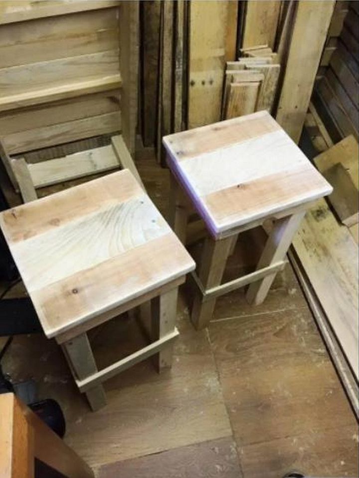 DIY Pallet Bar Stools