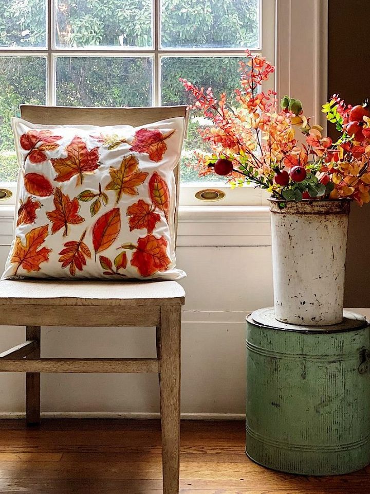 DIY Pillow Ideas – Painted Fall Pillow