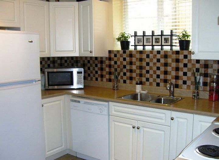 DIY Renters Backsplash With Vinyl Tile