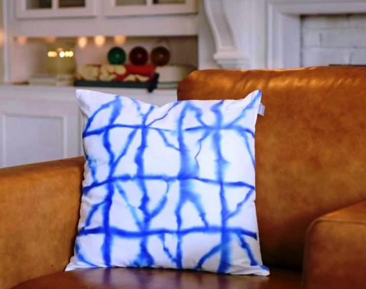 DIY Sharpie And Rubbing Alcohol Pillowcase Tutorial