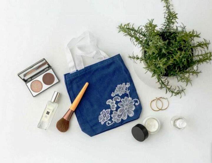 DIY Tote Bag With Lace Applique