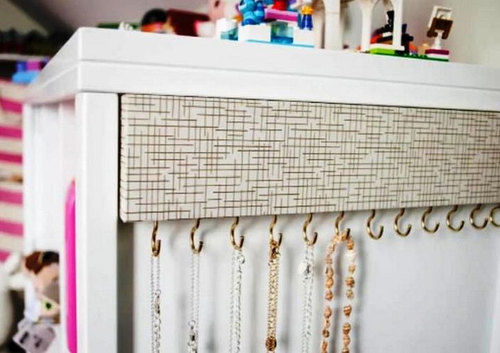 Easy DIY Jewelry Holder To Organize Necklaces Tangle