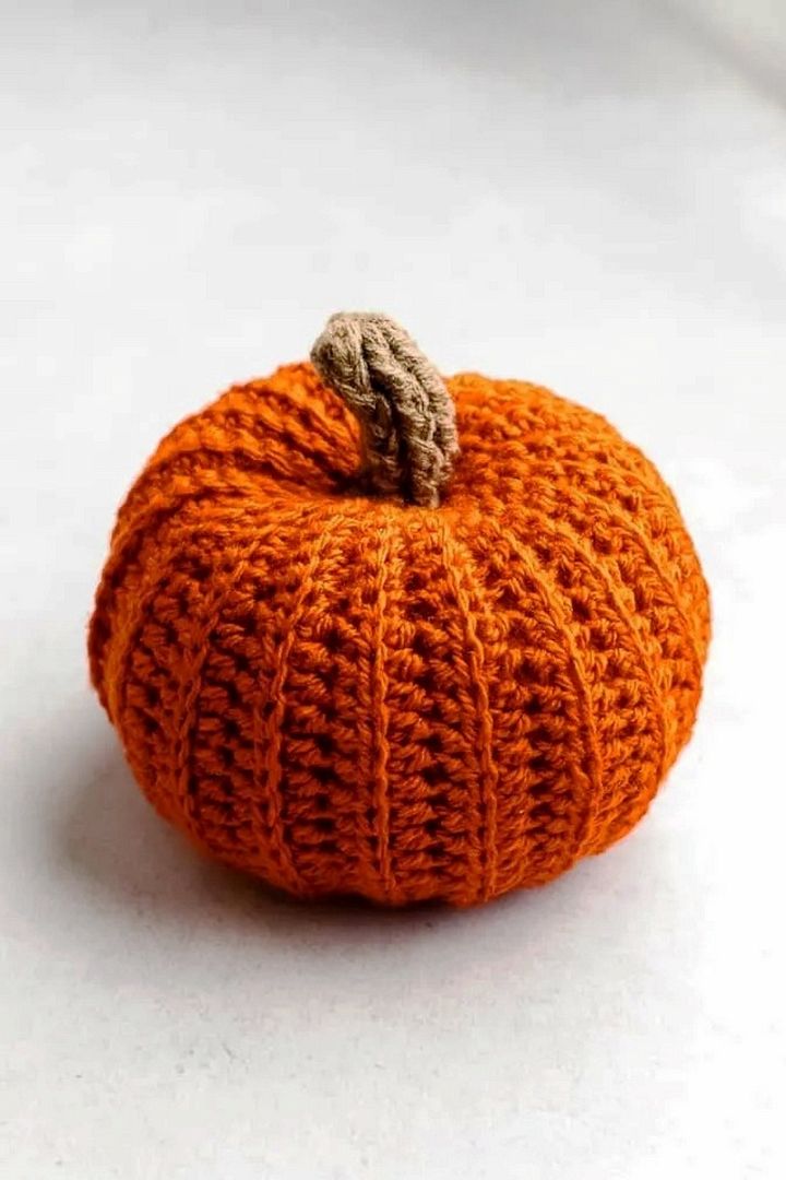 Free Crochet Pumpkin Pattern with 2 Sizes