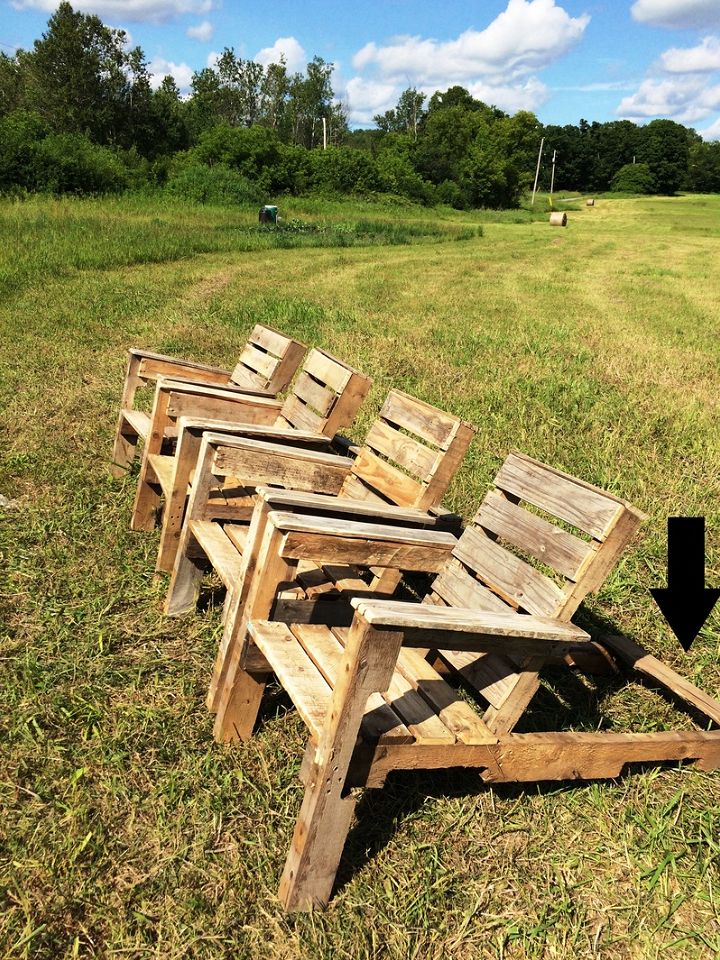 Free DIY Shipping Pallet Chair Plans