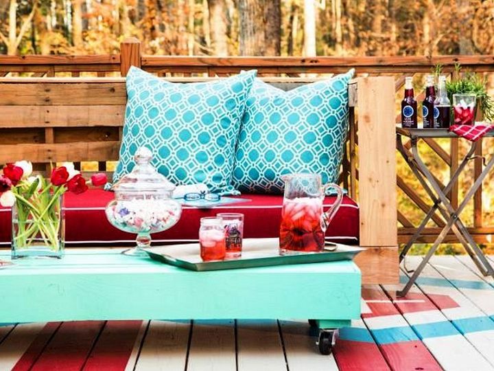 How to Make Stylish Outdoor Pallet Chair