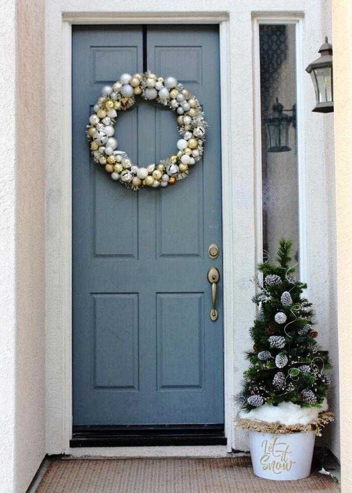 Quick Easy DIY Ornament Wreath