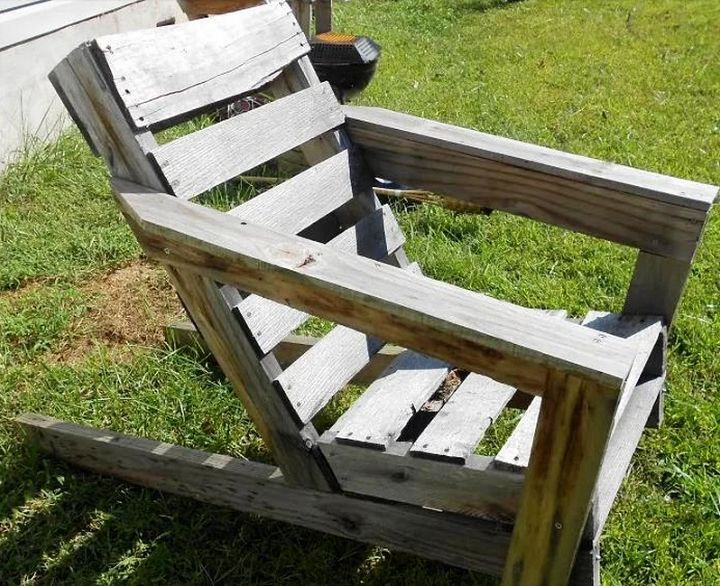 The Best Free Shipping Pallet Chair Plans On The Internet