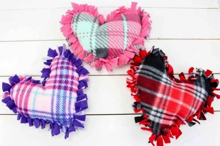 Valentine Pillows – No Sew Fleece Tie Heart Pillows