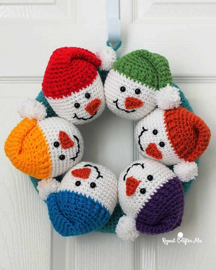 Circle Of Snowmen Crochet Wreath
