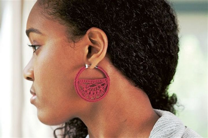 How to Crochet a Pair of Earrings