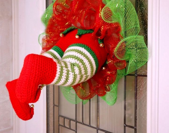 I Got My Elf Stuck Christmas Elf Wreath Free Crochet Pattern