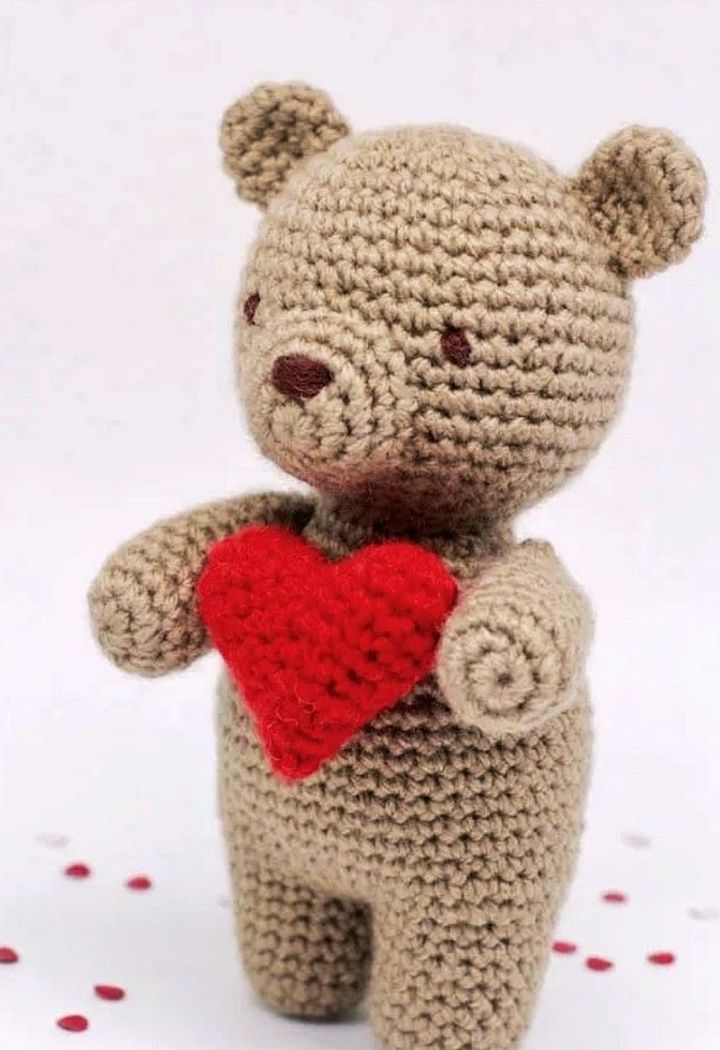 Little Valentine Bear – Free Amigurumi Pattern