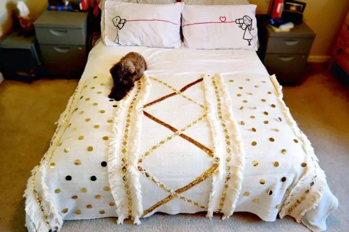 Adorable DIY Moroccan Wedding Blanket