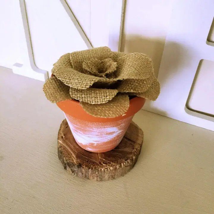 DIY Burlap Flowerpot