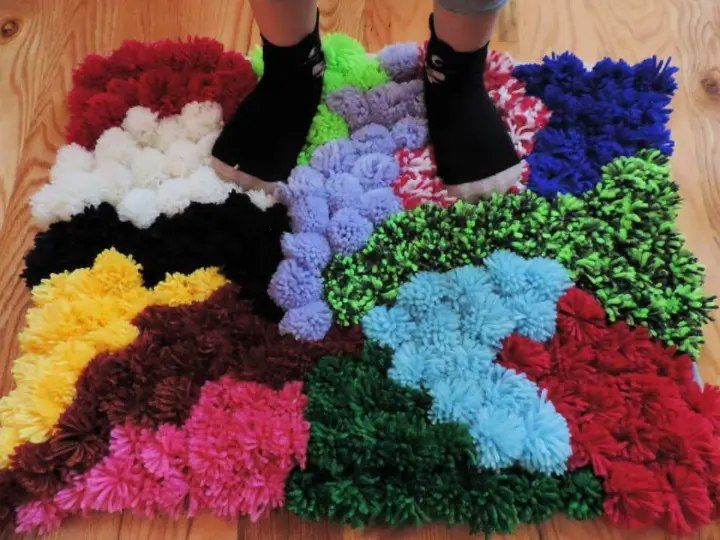 DIY Colorful Pompom Rug