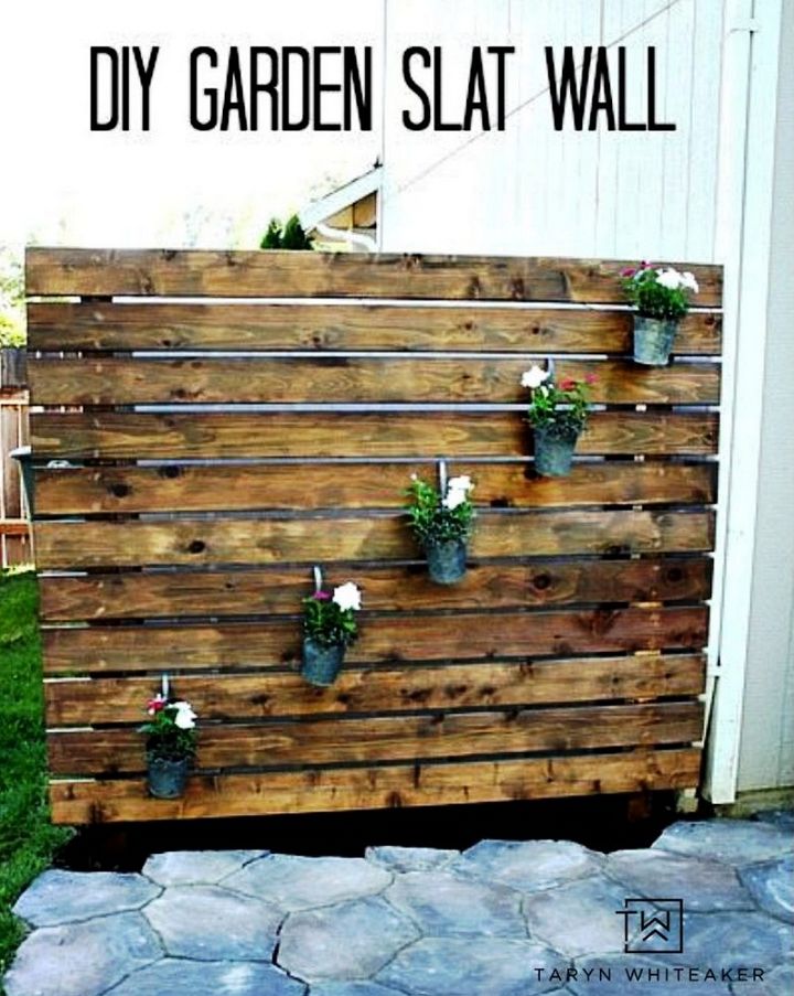 DIY Garden Slat Wall For Pool