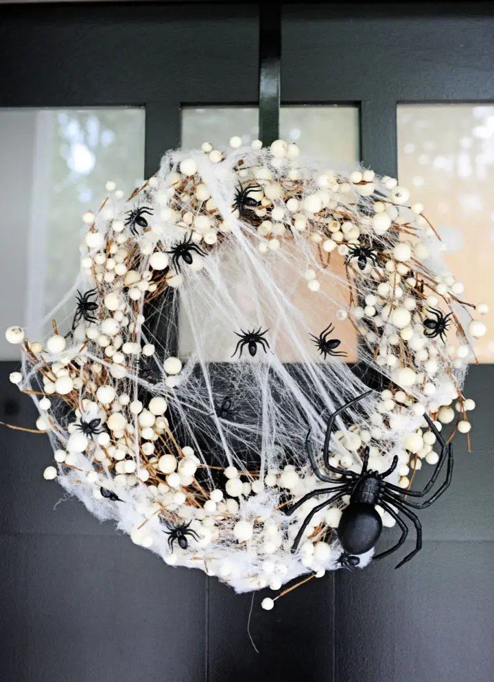 DIY Spider Wreath For Halloween