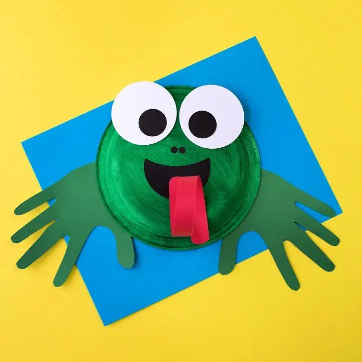 Easy Paper Plate Frog