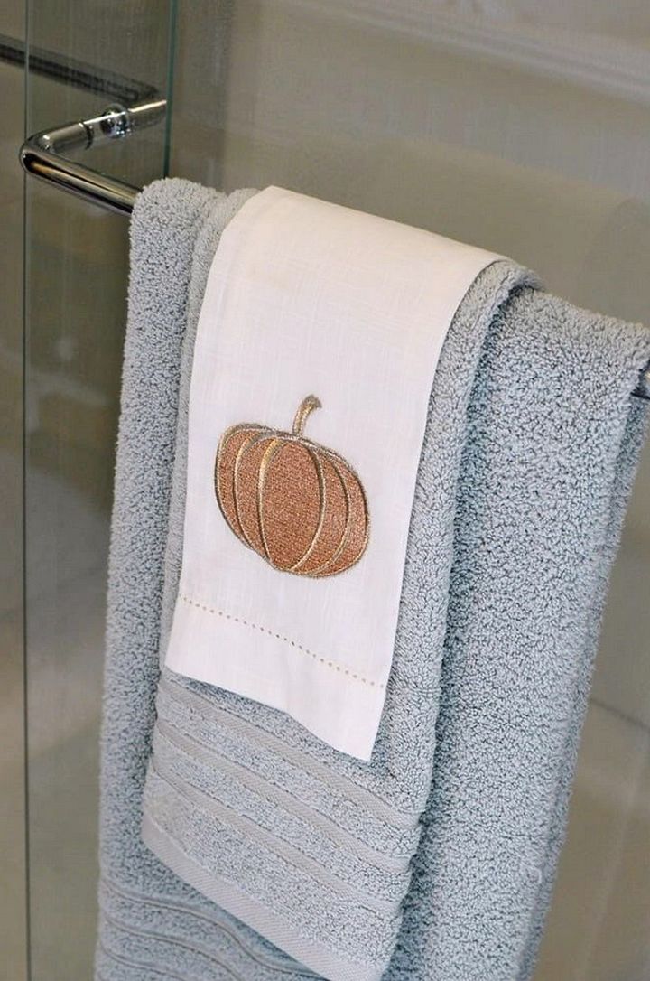 Fall Bathroom Towels and Decor